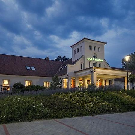 Old Lake Golf Hotel Tata Luaran gambar