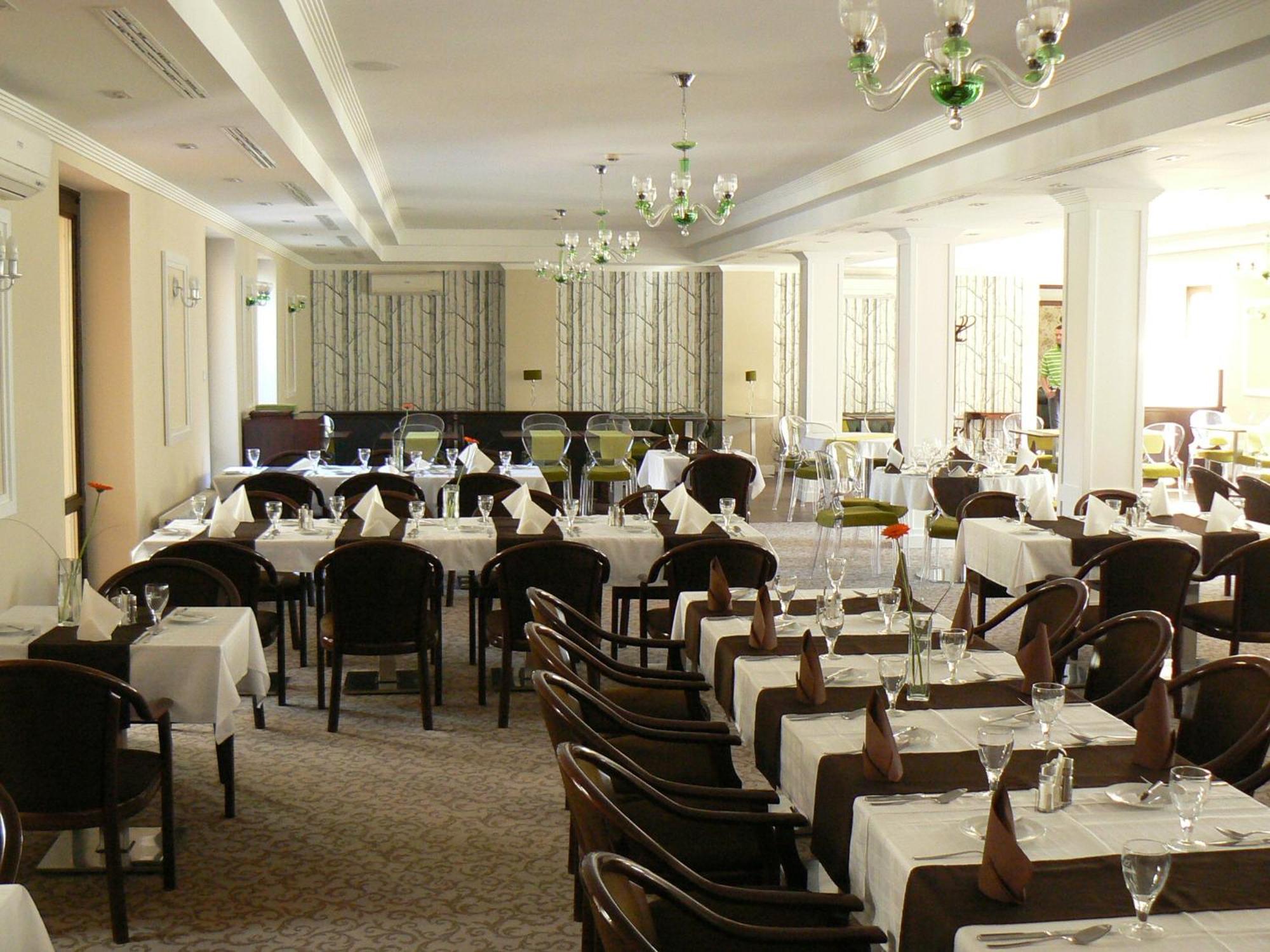Old Lake Golf Hotel Tata Luaran gambar